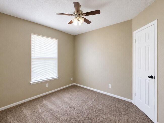 Building Photo - 4-Bedroom Home with Spacious Backyard in Stratford Estates