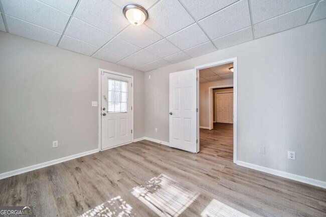 Building Photo - 2011 Town Lake Hills W