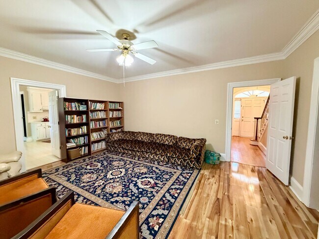 Building Photo - 525 Meadow Brook Dr