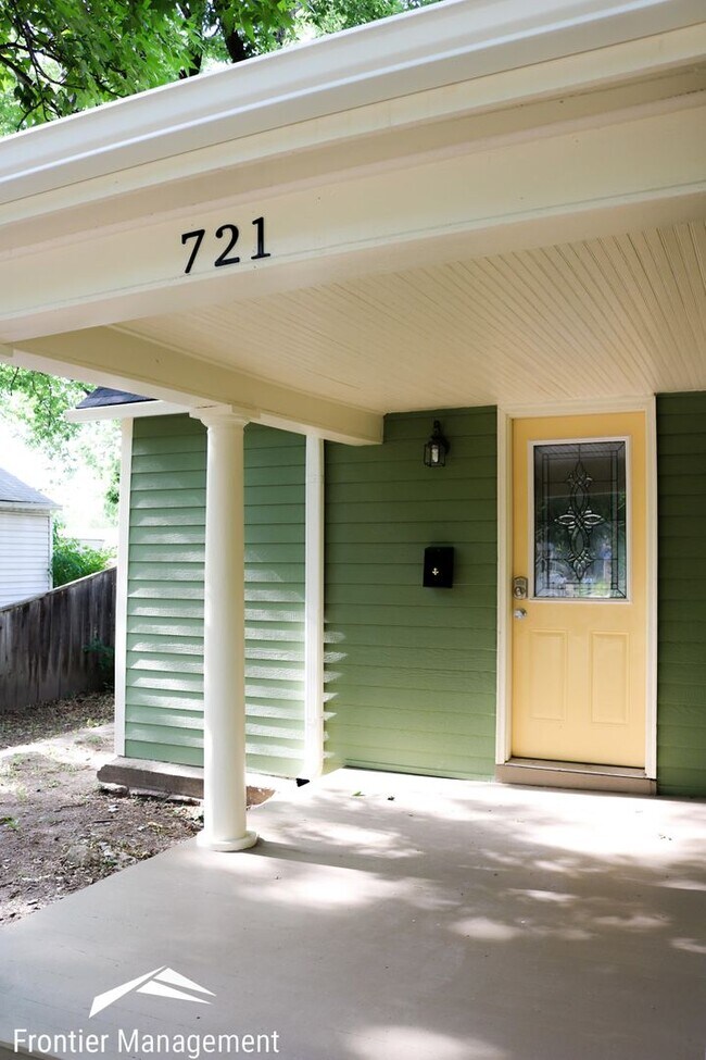 Building Photo - Recently Remodeled 3 Bedroom Farm Style Home!