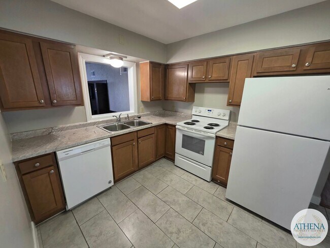 Building Photo - 3 Bedroom / 2 Bath House - NEAR CAPAHA PARK