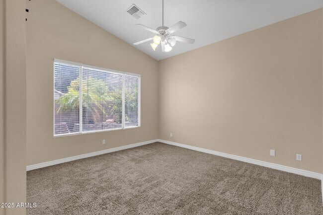 Building Photo - 3261 W Ross Dr