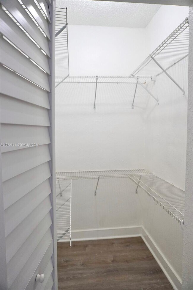 Building Photo - 501 SW 6th Ct