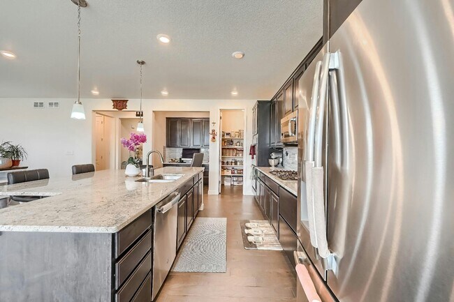 Building Photo - 15895 Red Bud Dr