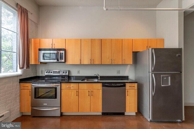 Building Photo - 412 S 13th St