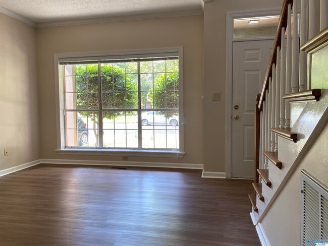 Building Photo - 524 SW Sussex Dr