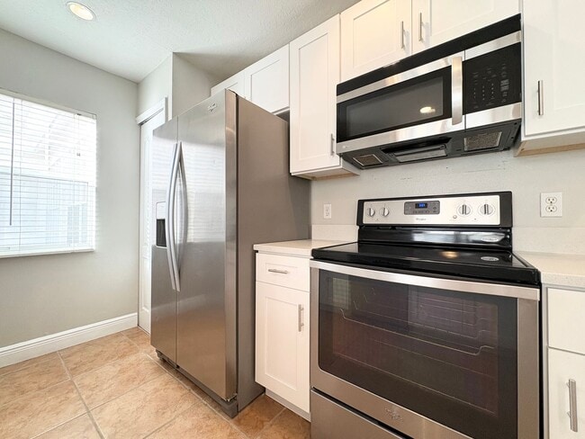 Building Photo - 690 Roaring Dr