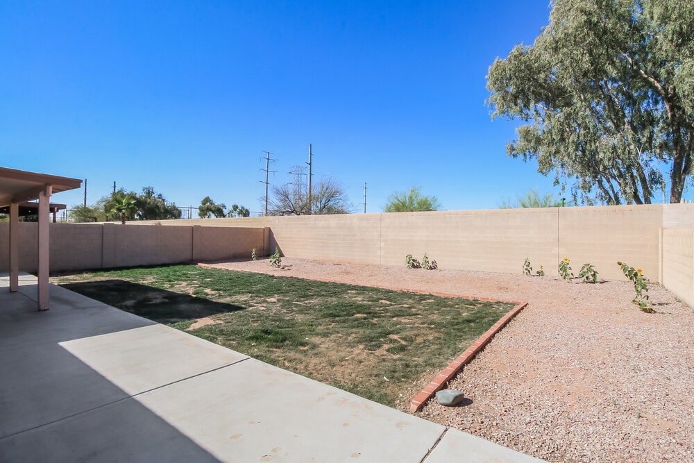 Building Photo - 986 S Wanda Dr