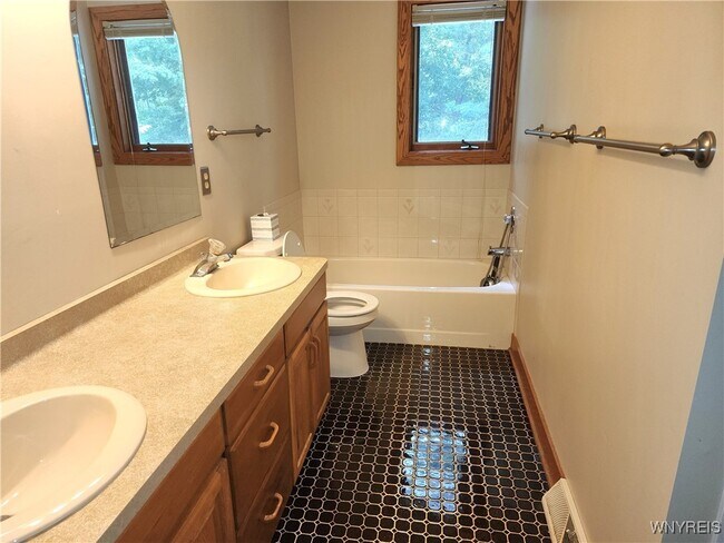 Building Photo - 36 Braunview Way