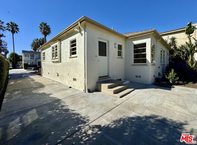 Building Photo - 632 N Harper Ave