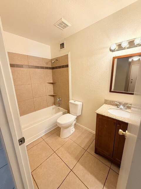 Building Photo - HOUSE FOR RENT