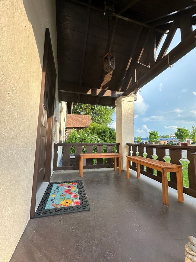 Building Photo - 3 bedroom, 2 bath, furnished Kingsport, TN