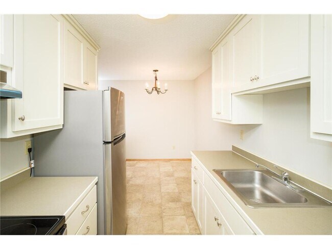 Building Photo - 3461 Kent St