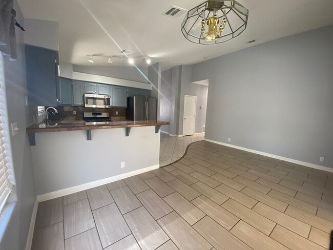 Building Photo - Henderson Cutie