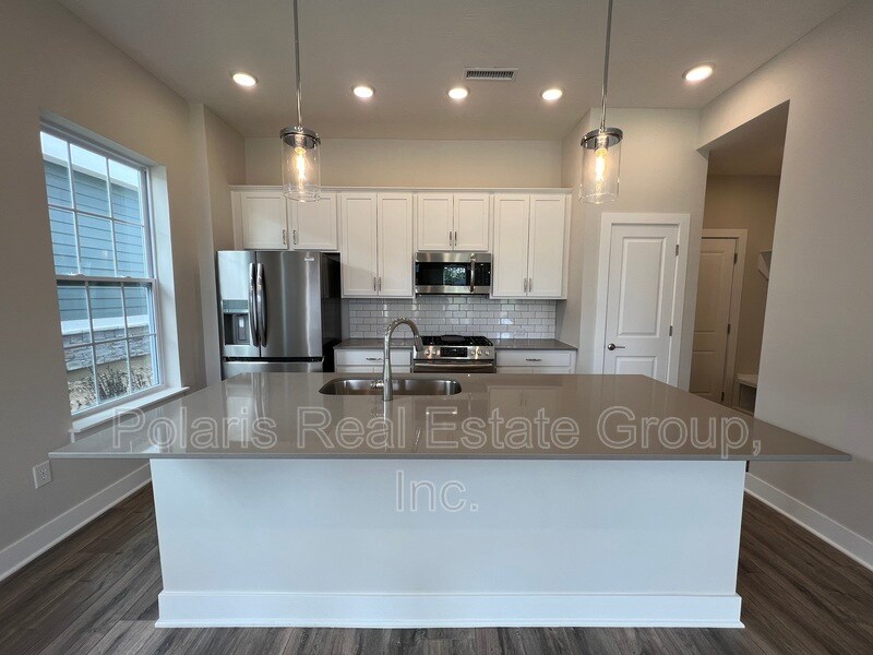 Building Photo - 577 Steinbeck Pl