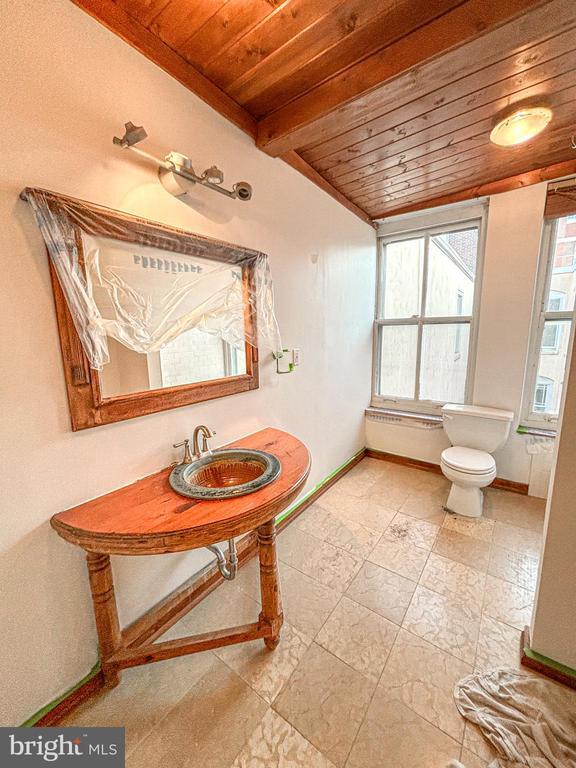 Building Photo - 212 Race St