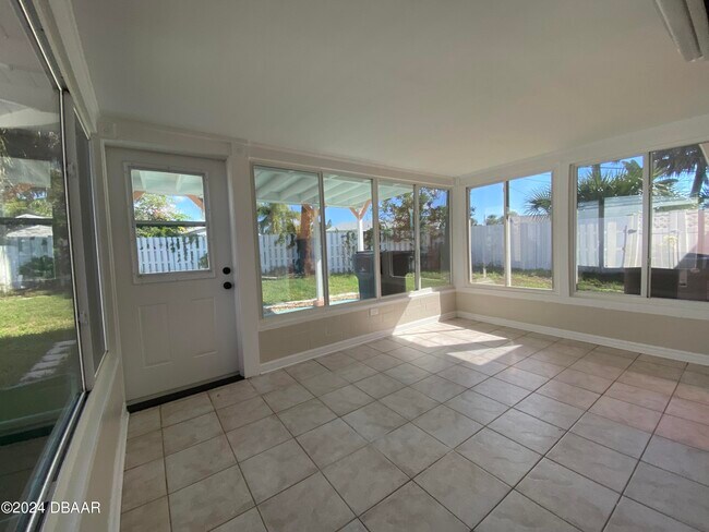 Building Photo - 28 Rivershore Dr