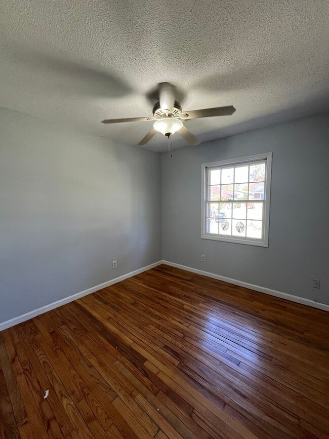 Building Photo - 4 Bedroom Home Located in Pineville Hills Community