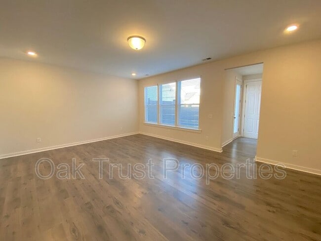 Building Photo - 125 Summer Tanager Dr