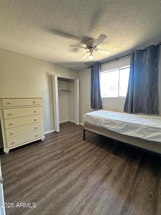 Building Photo - 3819 W Golden Ln