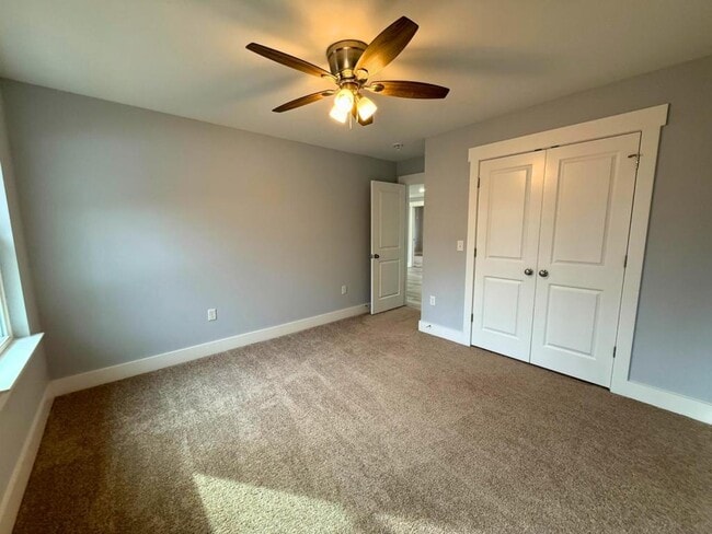 Building Photo - 6810 City View Dr