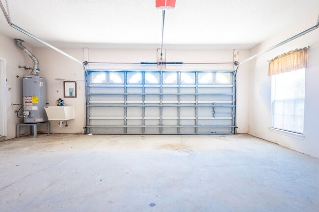 Building Photo - 5931 Hermitage Dr