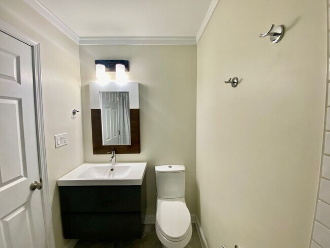 Building Photo - East AVL - Mid Century Modern Beauty in Botany Woods!