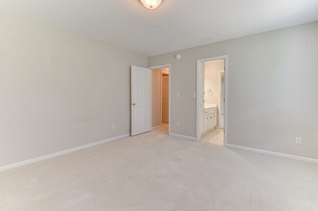 Building Photo - 134 Village Pkwy