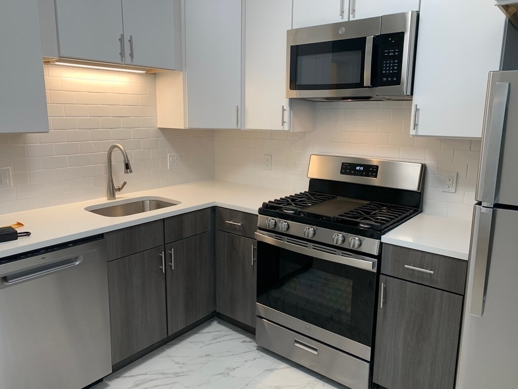 Building Photo - 72 Longwood Ave