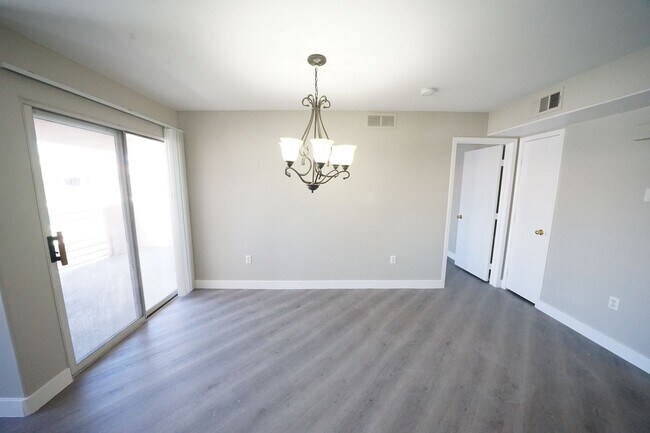 Building Photo - SHOWINGS AVAILABLE NOW