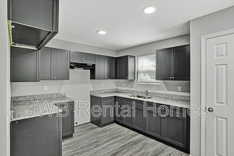 Building Photo - 8120 Mariner St