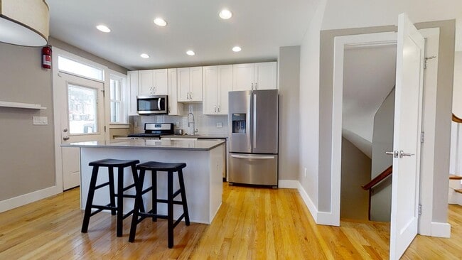 Building Photo - 12 Hawaii Ave NE