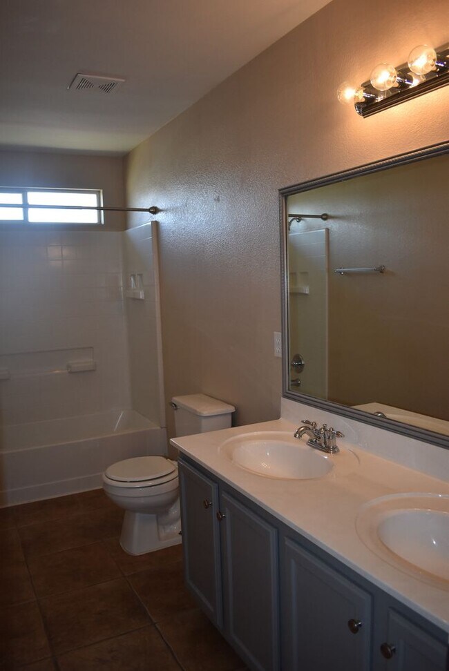 Building Photo - 509 Lakota Ln