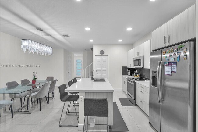Building Photo - 15850 NW 91st Ct