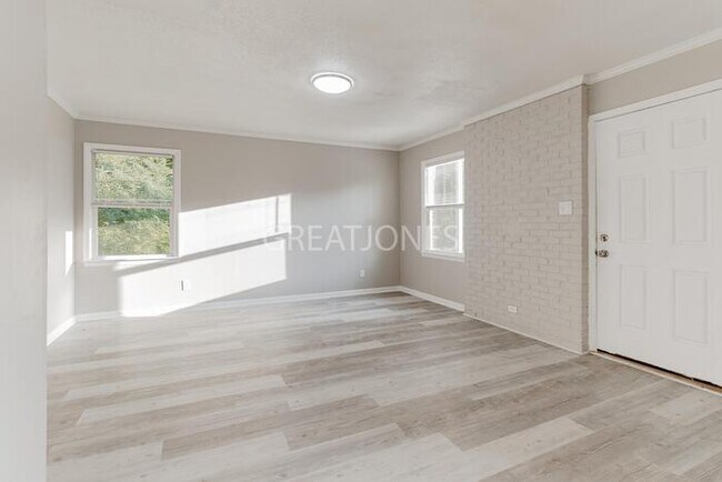 Building Photo - Charming 3 Bedroom in Raeford!