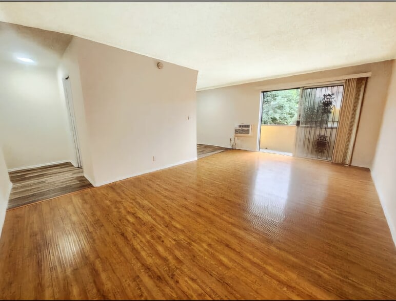 Primary Photo - 123 S Catalina St