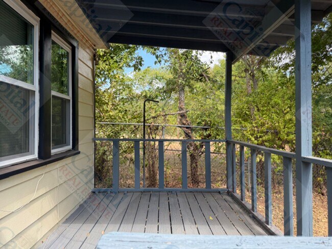 Building Photo - 4422 NE 16th Terrace
