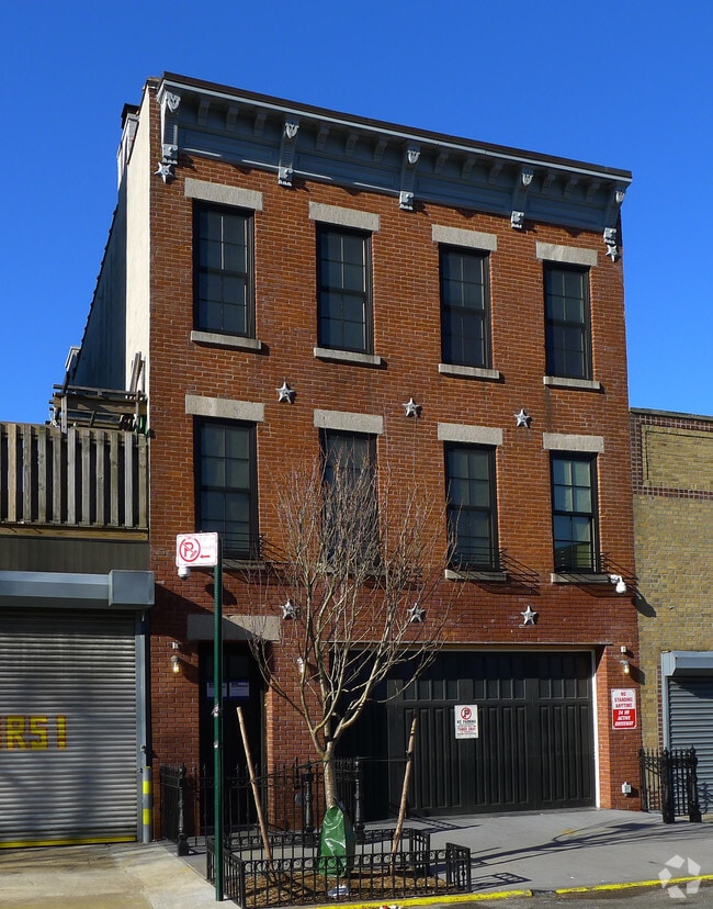 Building Photo - 146 8th St