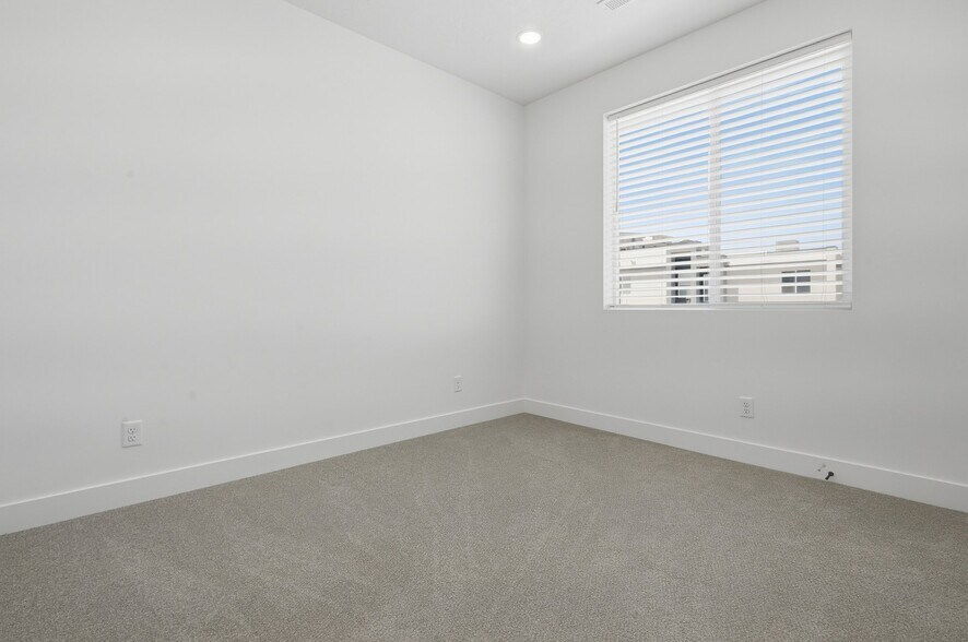 Building Photo - 325 S 1930 W