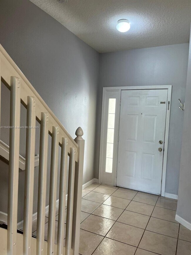 Building Photo - 1093 Woodfield Rd