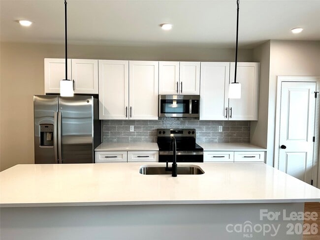 Building Photo - 521 N Linwood Ave