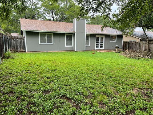 Building Photo - Pet Friendly 3/2 on Shady Fenced Lot w/ Fi...