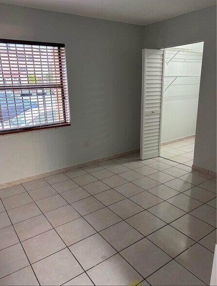 Master - 495 W Park Dr