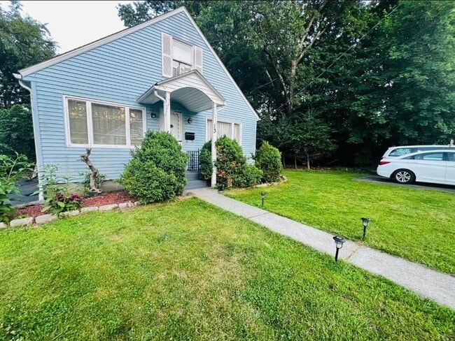 Building Photo - 13 Saybrook Rd