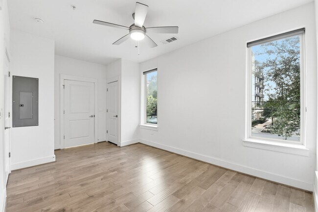 Building Photo - 4819 Caroline St