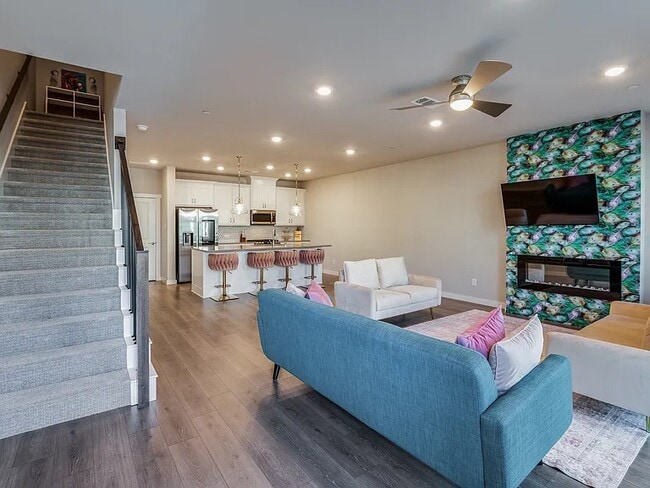 Building Photo - 870 Dulaney Ct