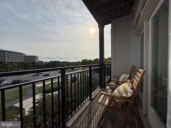 Building Photo - 15250 Siesta Ky Way