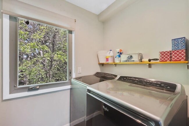 Building Photo - 2410 Bryan St