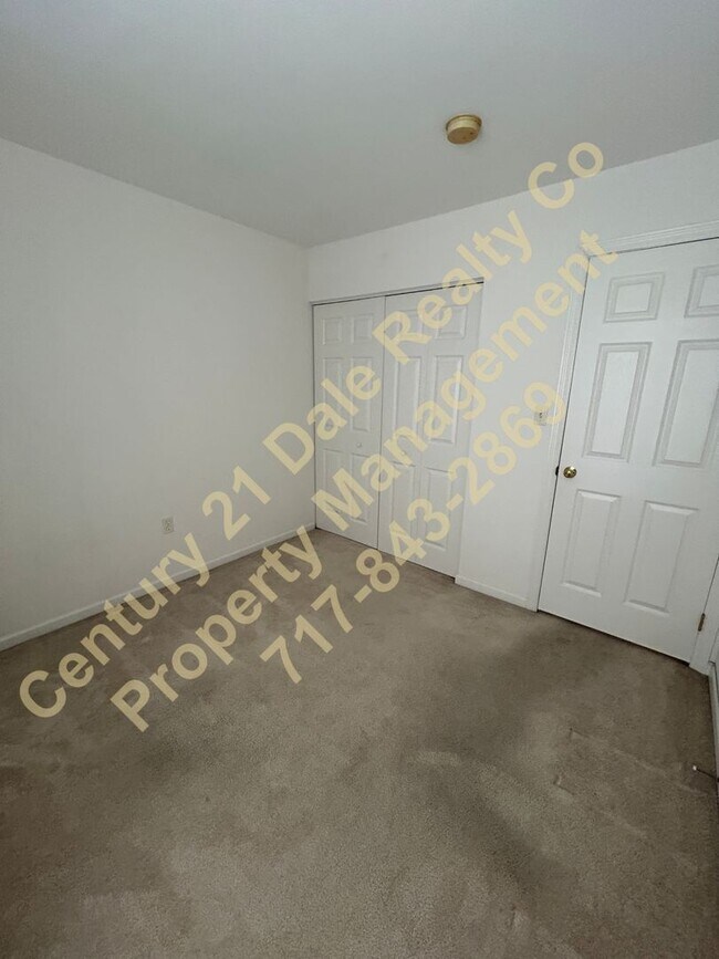 Building Photo - Lovely 3 Bedroom 1.5 Bath home in the Orchard Glen Condominium Association