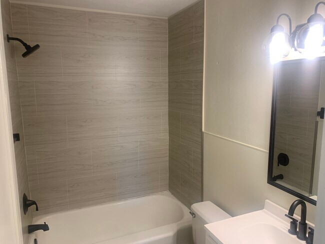 Building Photo - 432 E 20th St